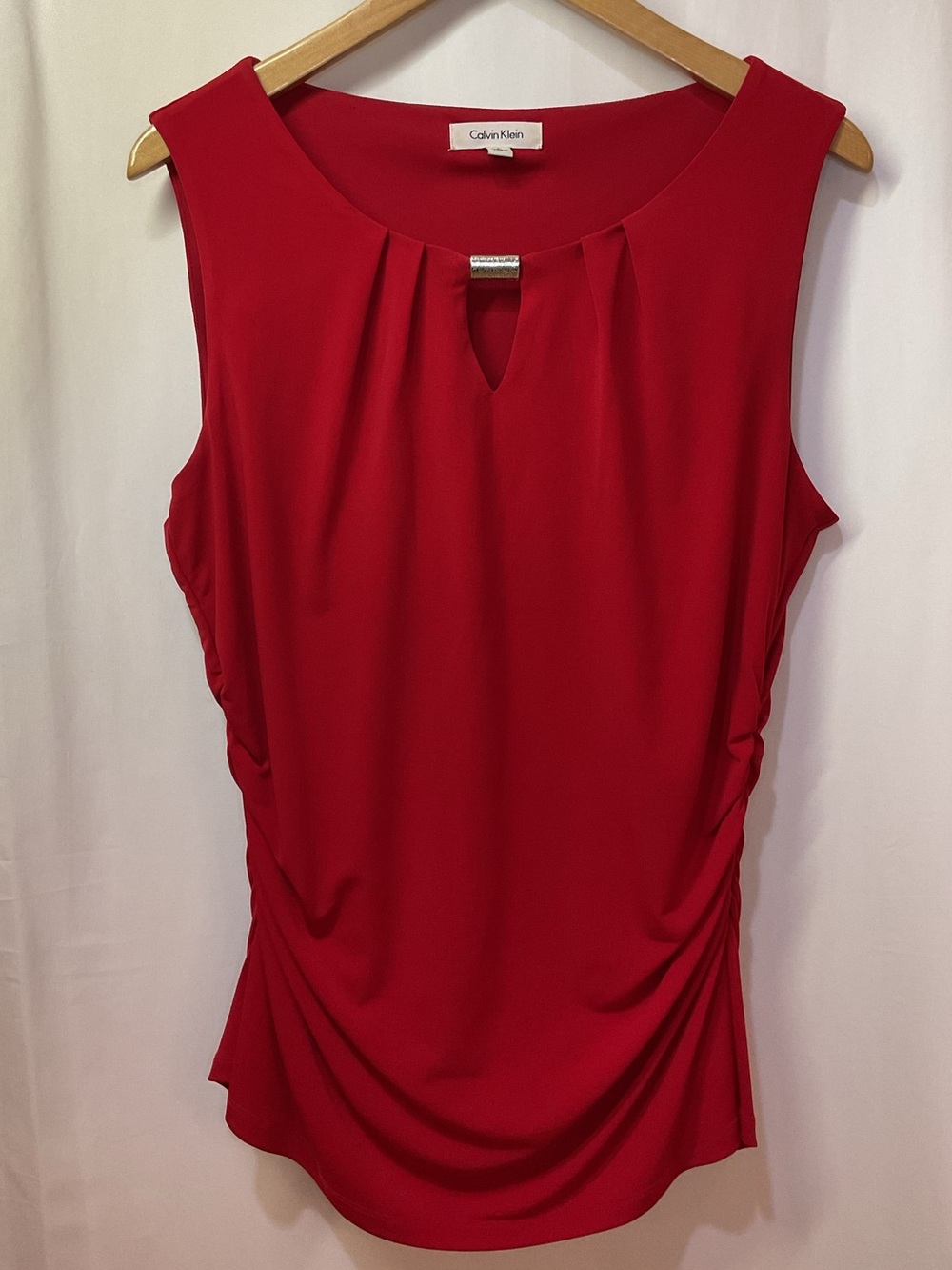 Calvin Klein Red Sleeveless Keyhole Ruched Camisole
